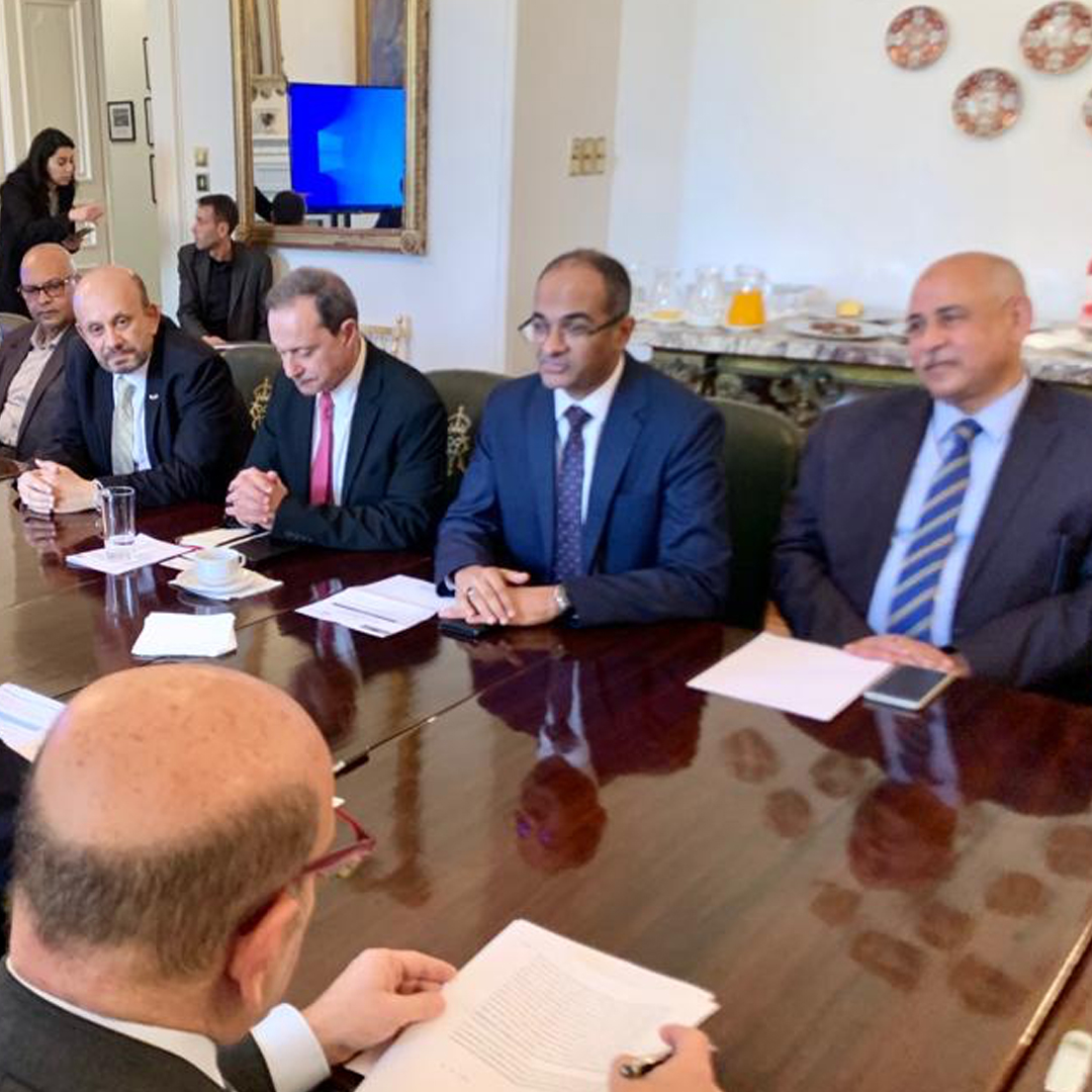 نائب وزير الإسكان يلتقي السفير البريطانى بالقاهرة وبعثة الوفد التجاري لاستعراض أوجه التعاون والشراكة في قطاع المياه والصرف الصحى